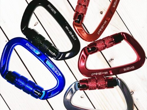 diferent colors tp carabiner